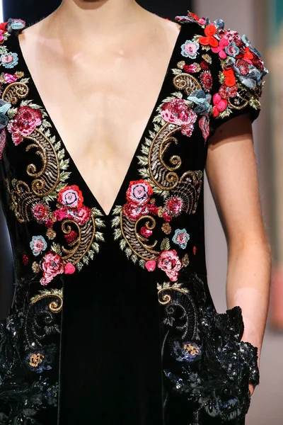Look 18